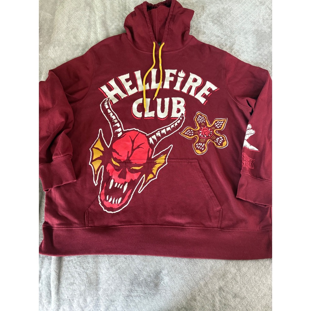 Stranger Things Hellfire Club Hoodie Mens 2XL Maroon Netflix Graphic Sweatshirt